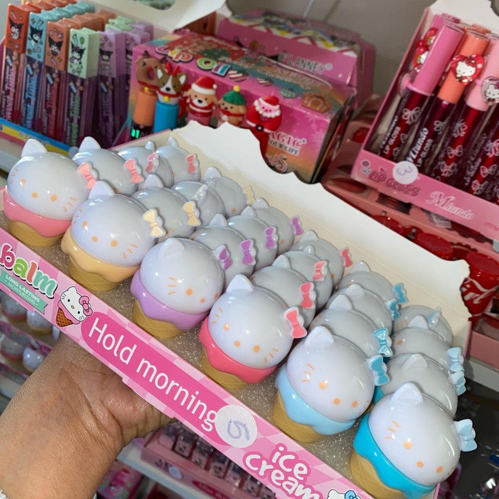 Hello kitty Makeup - Picture 3 of 7